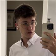 Profesor certificado en CAE (C1) en Cambridge y C2 de Escuela Oficial de Idiomas en inglés.